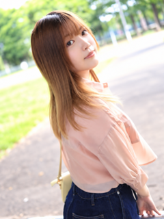 新山ちなつ