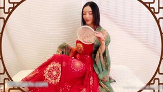 『谭晓彤』五月最新古装COS换装视频 扒穴高清展示 冲击豪乳浪穴