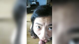 看着有点让人怜悯的变态冷先生调教小女奴服务不到位就被扇脸